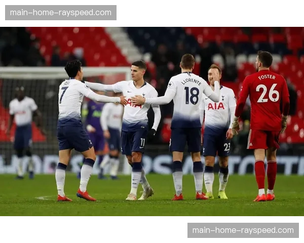 终场哨响，热刺主帅图多尔场边沉思八场不胜困境