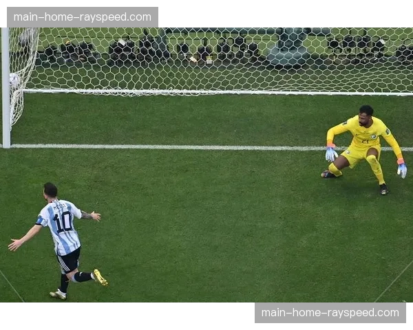 聚焦：梅斯20岁门将奥基贾单场贡献9次扑救，获评全场最佳